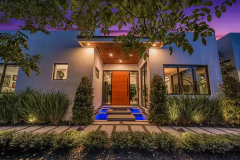 215 NE 28th Ct, Wilton Manors, FL 33334