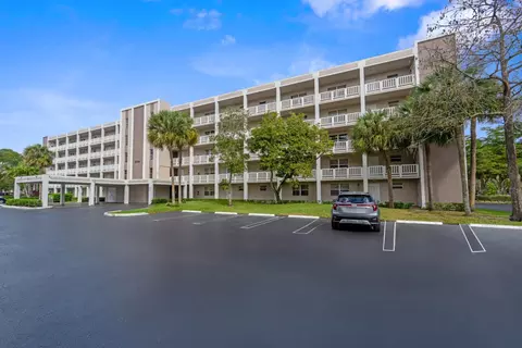 8735 Ramblewood Dr #409, Coral Springs, FL 33071