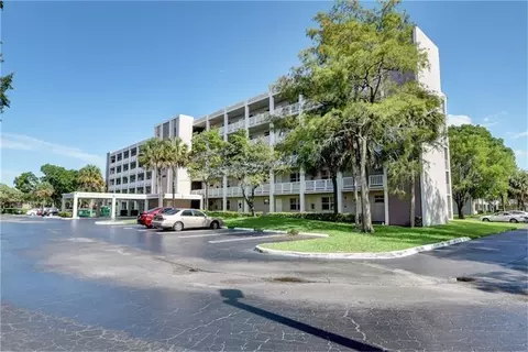 8735 Ramblewood Dr #212, Coral Springs, FL 33071