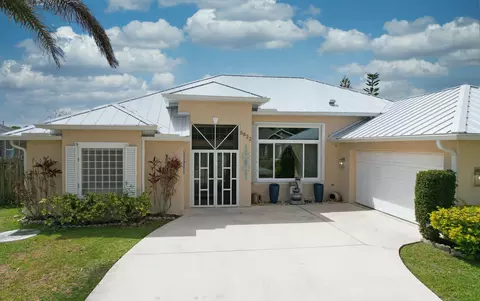 5822 NW Bates Ave, Port Saint Lucie, FL 34986