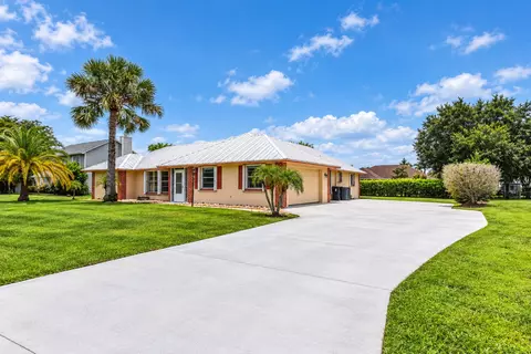 1934 SE Tickridge Rd, Port Saint Lucie, FL 34952