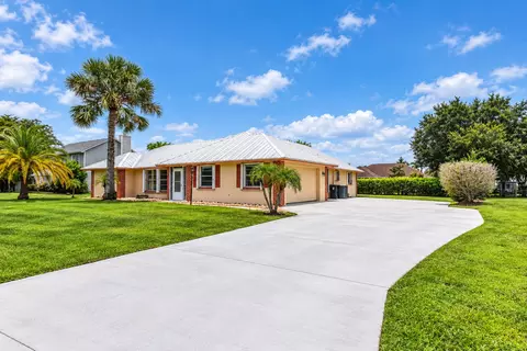 1934 SE Tickridge Rd, Port Saint Lucie, FL 34952