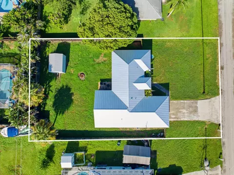 385 SW Nativity Ter, Port St Lucie, FL 34953