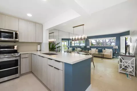 3654 Via Poinciana #603, Lake Worth, FL 33467