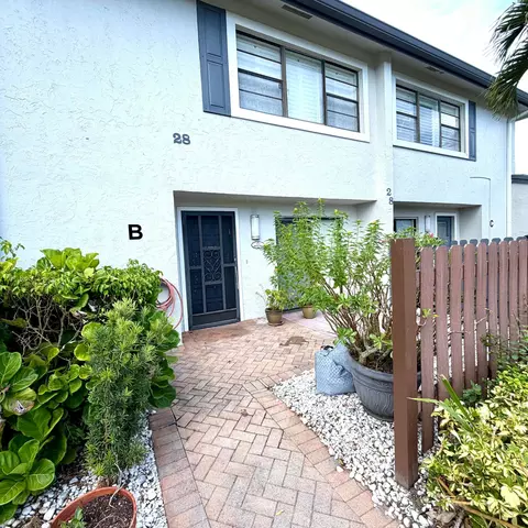 28 Southport Ln #B, Boynton Beach, FL 33436