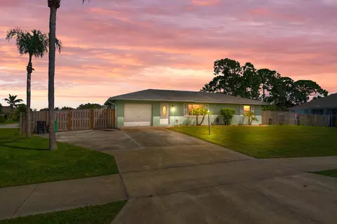 257 SW Thornhill Dr, Port Saint Lucie, FL 34984