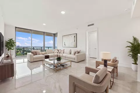 220 Lake Shore Dr #1517, Lake Park, FL 33403
