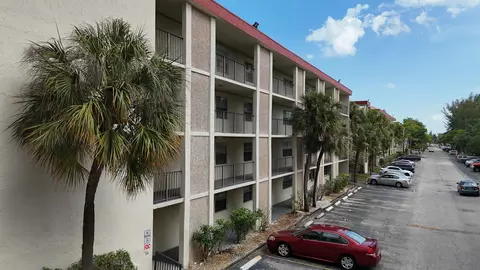 3070 NW 48th Ter #414, Lauderdale Lakes, FL 33313