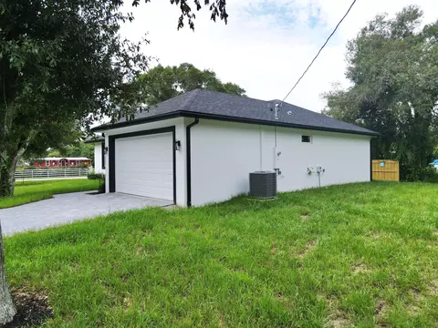 Exterior - 702 NW 39th Cir, Okeechobee, FL 34972 photo 3 of 8