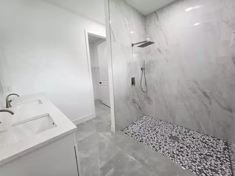 Bath - 702 NW 39th Cir, Okeechobee, FL 34972 photo 3 of 6
