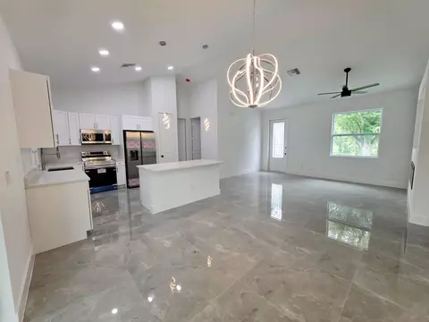 Living - 702 NW 39th Cir, Okeechobee, FL 34972 photo 2 of 2