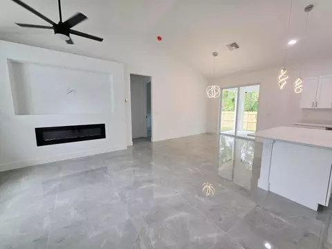 Living - 702 NW 39th Cir, Okeechobee, FL 34972 photo 1 of 2