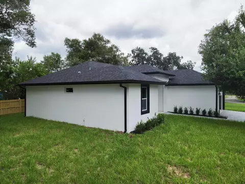 Exterior - 702 NW 39th Cir, Okeechobee, FL 34972 photo 7 of 8