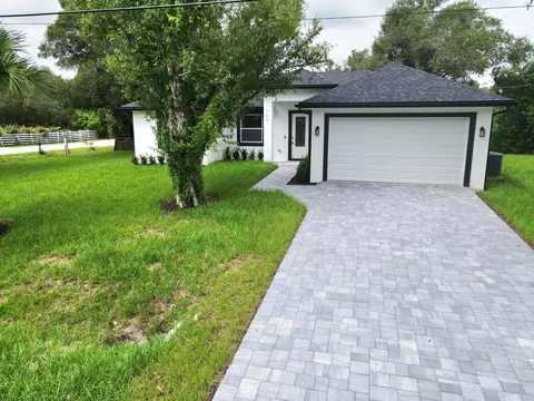 Exterior - 702 NW 39th Cir, Okeechobee, FL 34972 photo 2 of 8