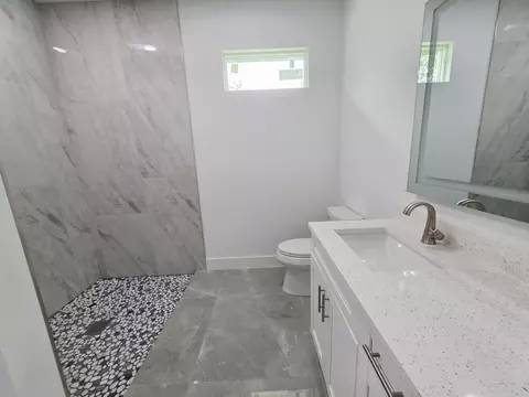 Bath - 702 NW 39th Cir, Okeechobee, FL 34972 photo 2 of 6
