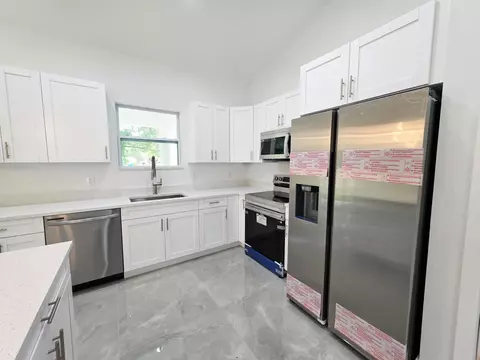 Kitchen - 702 NW 39th Cir, Okeechobee, FL 34972 photo 3 of 3