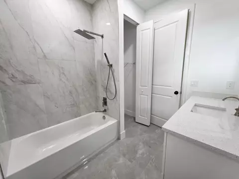 Bath - 702 NW 39th Cir, Okeechobee, FL 34972 photo 5 of 6
