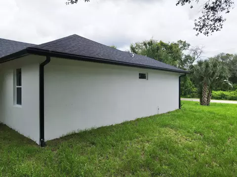 Exterior - 702 NW 39th Cir, Okeechobee, FL 34972 photo 6 of 8