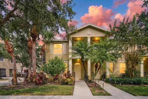 2124 SE Grand Dr, Port Saint Lucie, FL 34952