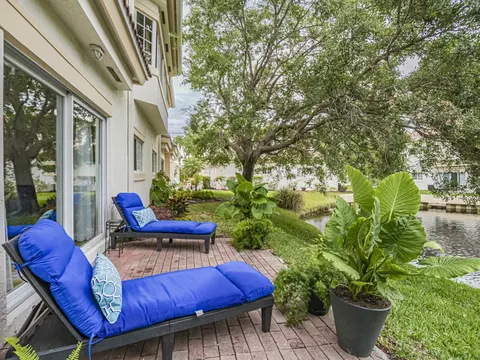 536 7th Sq #103, Vero Beach, FL 32962