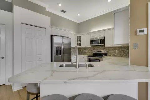 Kitchen - 6275 Lucerne St, Jupiter, FL 33458 photo 5 of 5