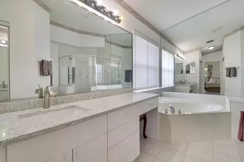 Bath - 6275 Lucerne St, Jupiter, FL 33458 photo 2 of 3