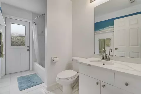 Bath - 6275 Lucerne St, Jupiter, FL 33458 photo 3 of 3
