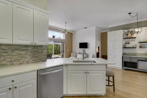 Kitchen - 6275 Lucerne St, Jupiter, FL 33458 photo 3 of 5