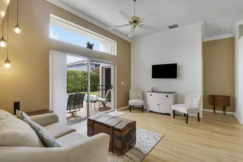 Living - 6275 Lucerne St, Jupiter, FL 33458 photo 3 of 6