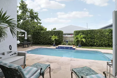 Exterior - 6275 Lucerne St, Jupiter, FL 33458 photo 3 of 9