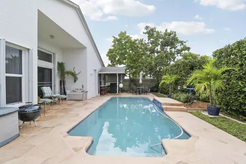 Exterior - 6275 Lucerne St, Jupiter, FL 33458 photo 5 of 9