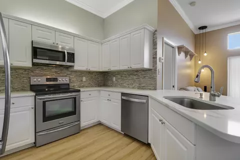 Kitchen - 6275 Lucerne St, Jupiter, FL 33458 photo 4 of 5