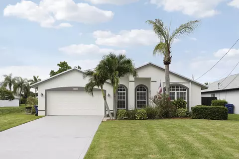 Exterior - 6275 Lucerne St, Jupiter, FL 33458 photo 2 of 9