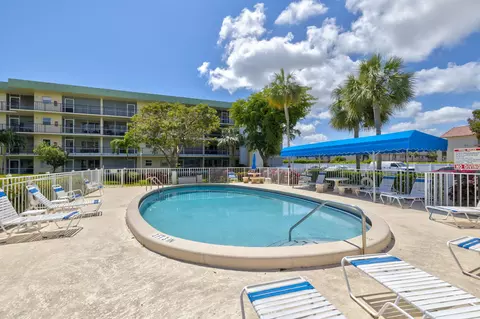 806 SE 7th St #201, Deerfield Beach, FL 33441
