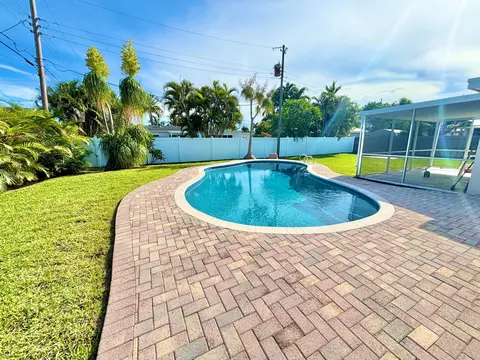 470 NE 45th St, Boca Raton, FL 33431