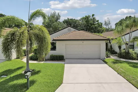 77 Ironwood Way N, Palm Beach Gardens, FL 33418
