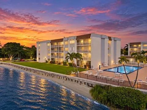 1516 S Lakeside Dr #408, Lake Worth Beach, FL 33460