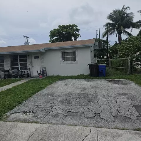 4133 NW 39th Ave, Lauderdale Lakes, FL 33309