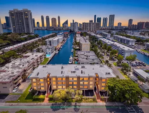 17051 NE 35th Ave #307, North Miami Beach, FL 33160