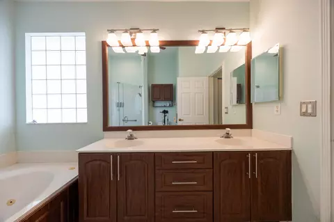 Bath - 10394 Utopia Cir E, Boynton Beach, FL 33437 photo 1 of 4