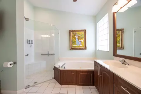 Bath - 10394 Utopia Cir E, Boynton Beach, FL 33437 photo 3 of 4