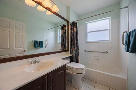 Bath - 10394 Utopia Cir E, Boynton Beach, FL 33437 photo 4 of 4