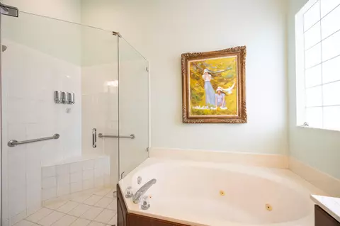 Bath - 10394 Utopia Cir E, Boynton Beach, FL 33437 photo 2 of 4