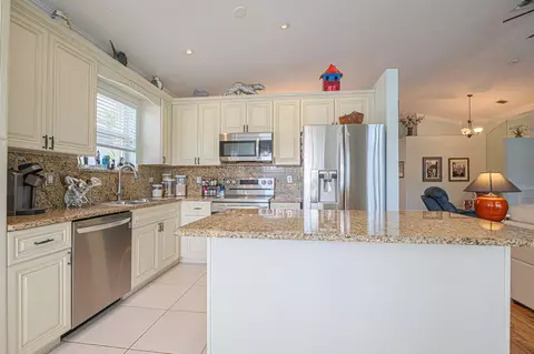 Kitchen - 10394 Utopia Cir E, Boynton Beach, FL 33437 photo 1 of 2