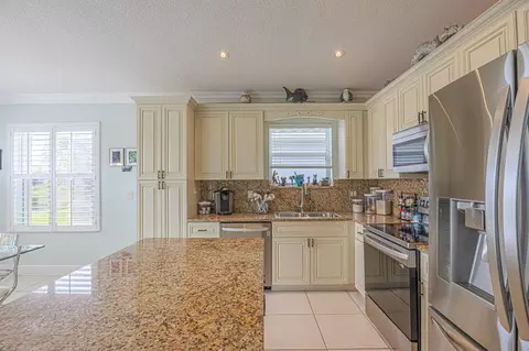Kitchen - 10394 Utopia Cir E, Boynton Beach, FL 33437 photo 2 of 2