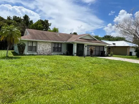 2574 SE Alfonso Ave, Port Saint Lucie, FL 34952