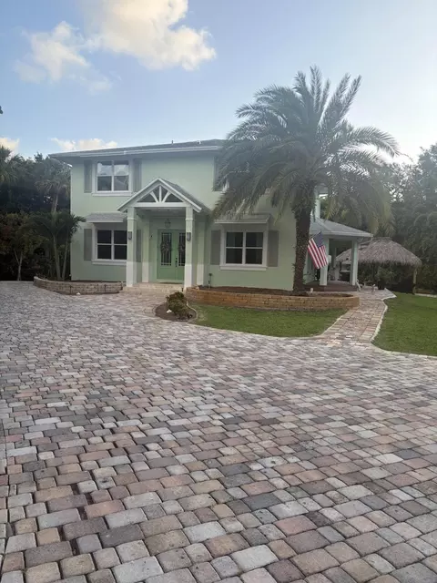 172 S River Rd, Sewalls Point, FL 34996