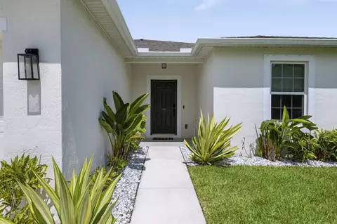 177 SW Pisces Ter, Port Saint Lucie, FL 34984