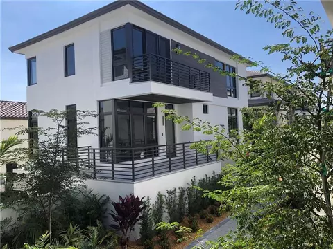 8243 NW 48th St, Doral, FL 33166