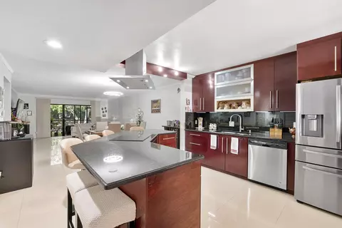 435 Lakeview Dr #104, Weston, FL 33326